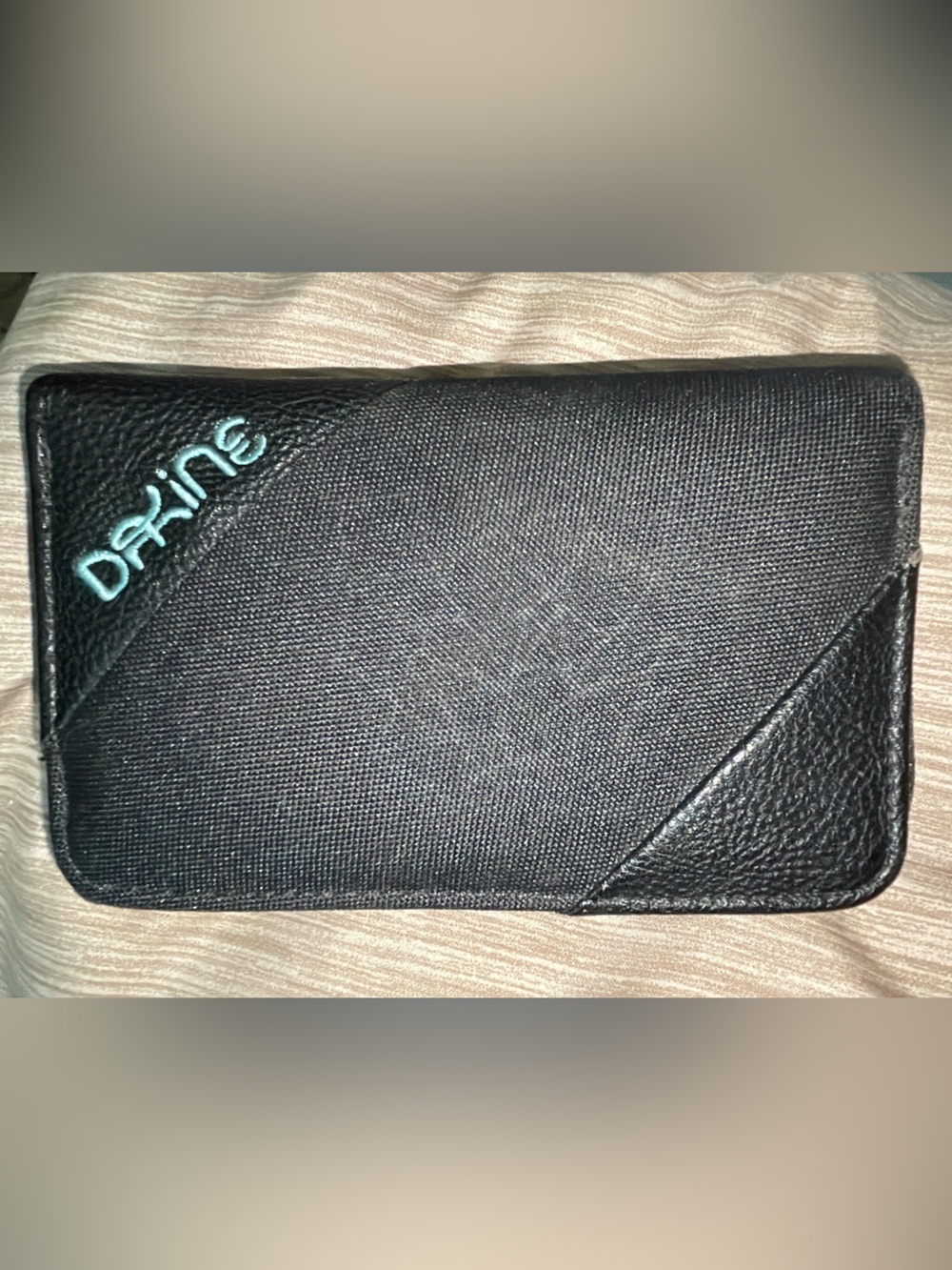 Dakine “Annie” wallet~~black & teal
NEVER USED